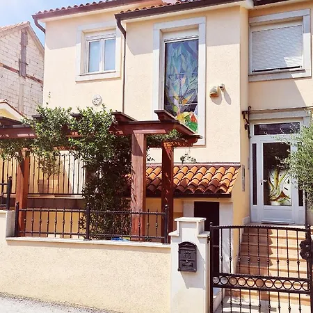Viktorov Comfortable 2-bed Apartamento Pjescana Uvala